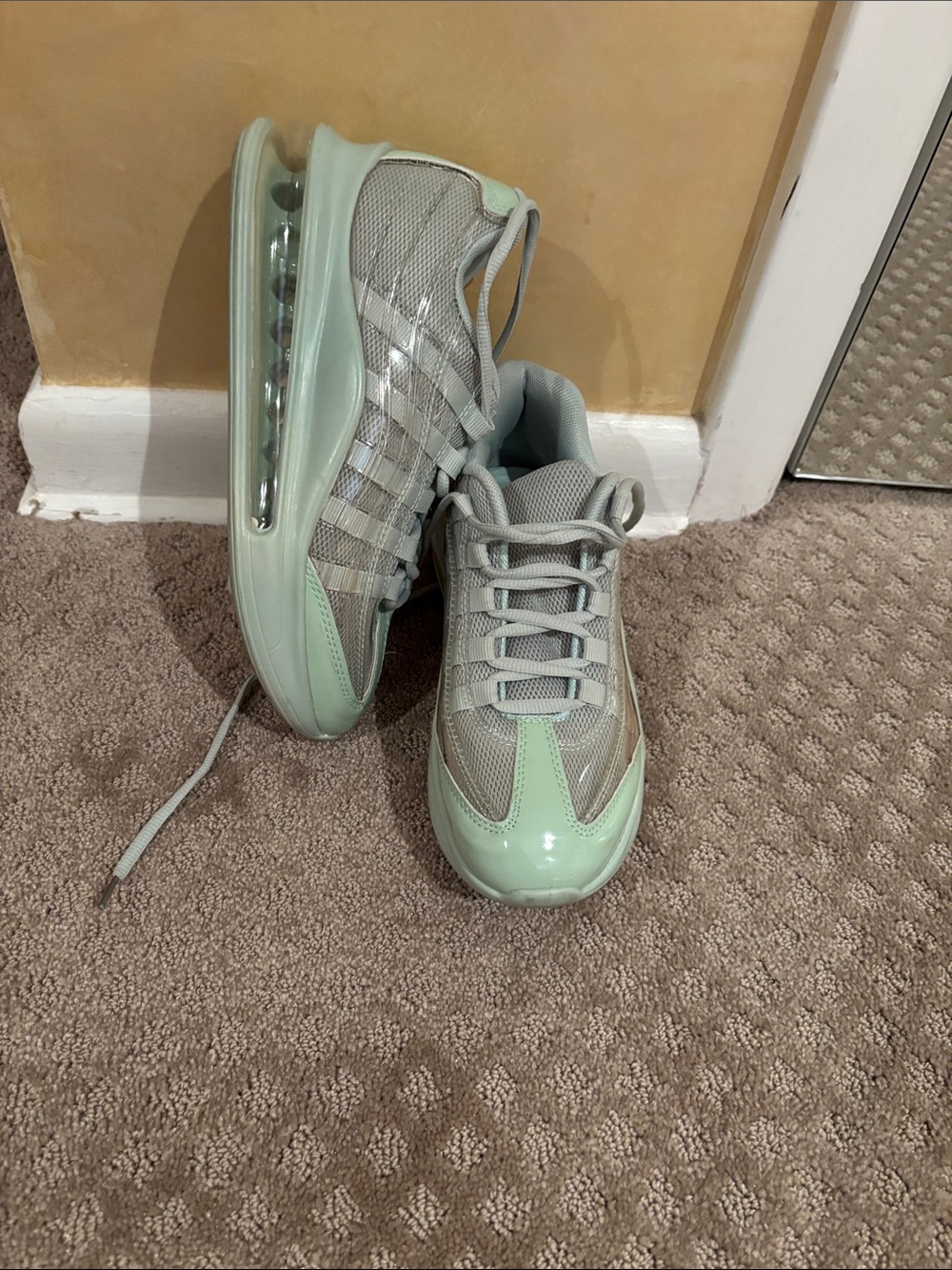 Women's Athletic Sneakers in Mint
